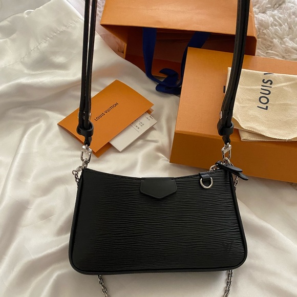 Louis Vuitton Easy Pouch on Strap - Picture 2 of 11